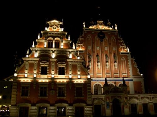Riga bei Nacht (100_0292.JPG) wird geladen. Eindrucksvolle Fotos aus Lettland erwarten Sie.